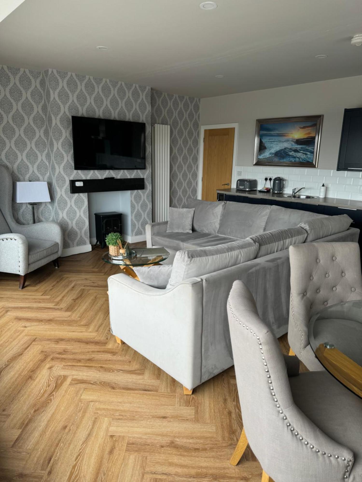 Beach House Apartment On Ground Floor With Sea View - Pet Friendly Кливлис Экстерьер фото